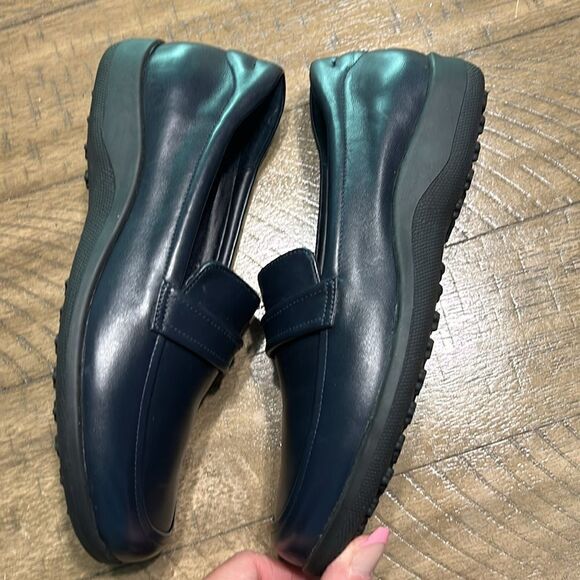 Strictly Comfort Leather navy blue loafer shoes size 7 wide - Picture 8 of 8